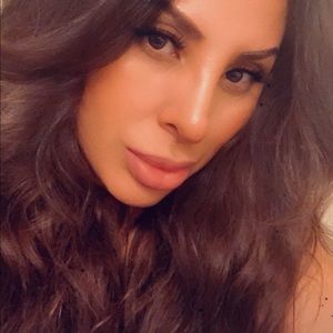 Meet your Posher, Claudia